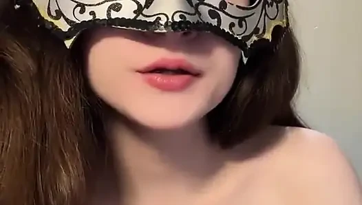 Sahibe dildoya biniyor ve seni aşağılıyor - kendi meme uçlarını sık 31 talimatı