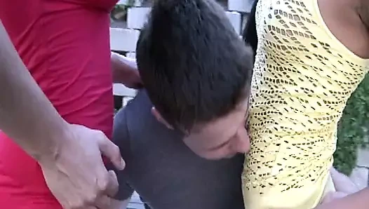 Coppie olgun e giovani troiette sc 1 tam üçlü grup seks sahnesi