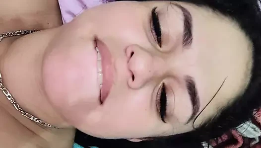 Kocamı sert yandan misyoner sikilmeden ve prezervatifsiz döllenmeden önce büyük zenci yarağını gırtlağına kadar aldatıyor