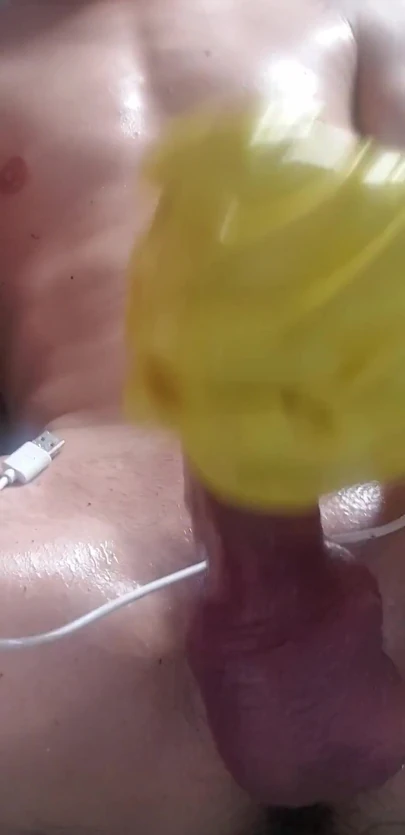 Lastik eldivenlerle yarak mastürbasyonu