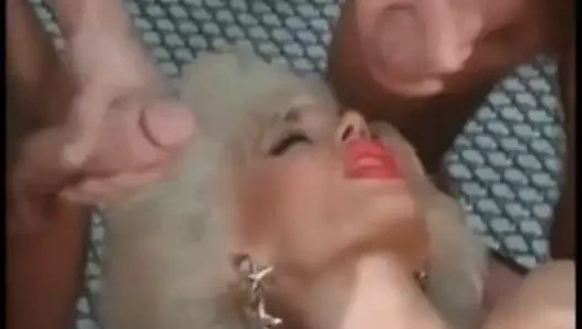 Seksi piercinglerim pornoda deldi ve dövmeli kadınlar