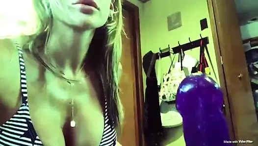 Laurie anne gösteren üfleme ona vibratör