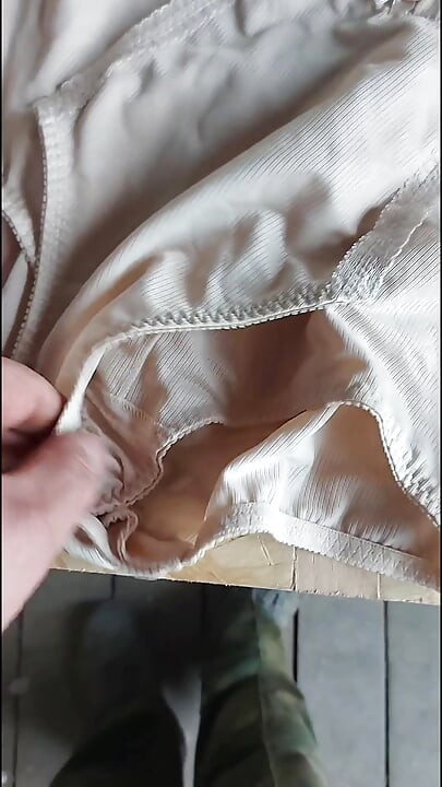 Düzeltici külotlara bayılıyorum.