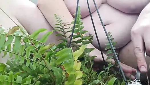 Мачеха делает видео для друга пасынок, обучающего садоводство, часть 01