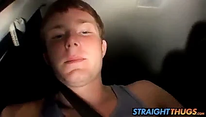 Düz haydut billy arabasında geceleri sürüş sırasında masturbasyon yapıyor