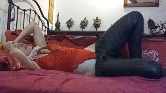 2514bv - çoraplı ve yüksek topuklu saten kıyafet giyen Fransız amatör, sikişiyor, göt deliğini yalıyor, yarak emiyor