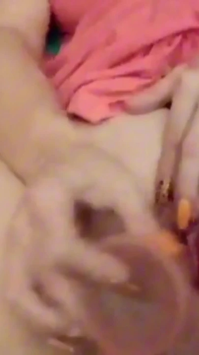 "süper azgın porno izleyen İspanyol olgun kadın boşalana kadar kanepede mastürbasyon yapıyor" den güçlü an