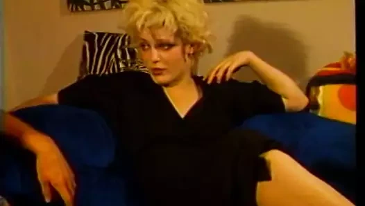 Klasik - sarışın çift zor bir günün ardından hardcore seks yapıyor