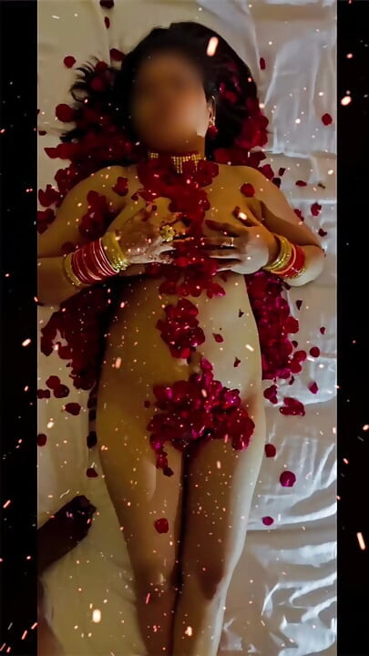 Kırmızı rose kızın içinde laal pari