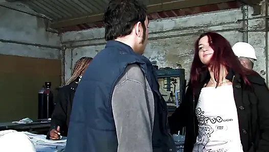 Siyah ve beyaz dörtlü anal sikiliyor