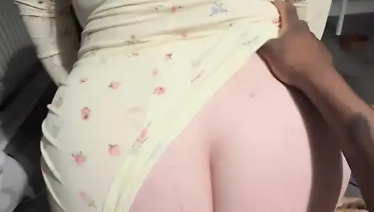 Tombul tombul karıma nasıl üzgün olduğumu gösteriyorum