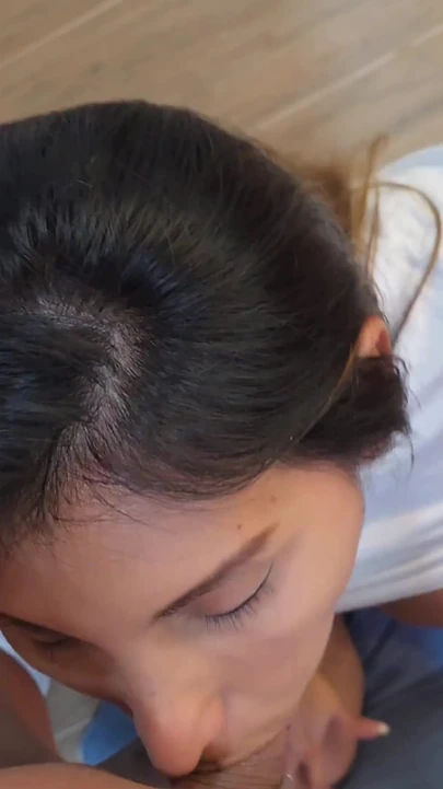 Захватывающий момент из "Ты не можешь проникнуть в меня, сводный брат, но ты можешь кончить мне в рот"