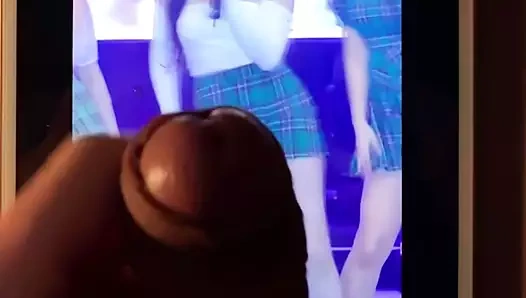 Momoland Nancy'nin götüne boşalıyor