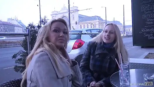 Orta yaşlı seksi kadınlar Amber Jayne ve Angel Wicky bakış açısında şanslı bir adamla sikişiyor!