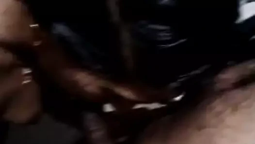 Hint karısı kocasının aletini emiyor