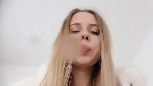 Uzun Prenses Kelly Yüzüne ve Ağzına Tükürdü