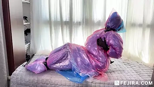 Fejira com - bir mayo ve beş kat plastik yağmurluk esaretinde doruk