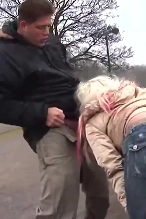 Pirsingli sarışın her zaman azgın ve hazır