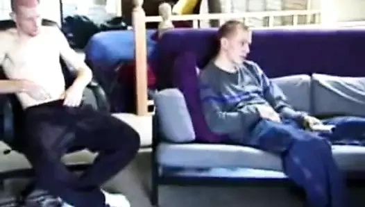 Genç Shane ve Tristian mastürbasyon yapıyor ve boşalıyor