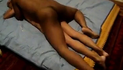 Siyah baba beni onun poposu yaptı