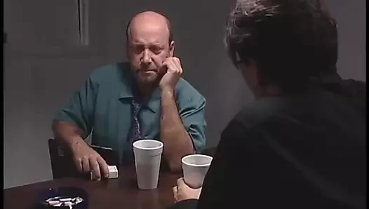 Büyük memeli Pandora sıkı fahişe amcığını kanepede siktiriyor