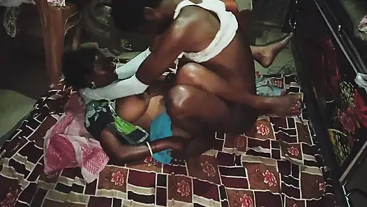 Desi village bhabhi ki chudai ki doggy style mein