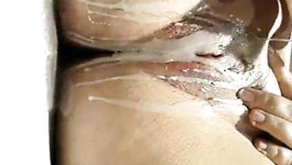 Benim kedi üzerinde balmumu dökerek bir orgazm için kendimi getiriyor