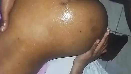 18 yaşındaki kız kirayı anal seksle ödüyor! Ev sahibi tarafından alınan bakire göt