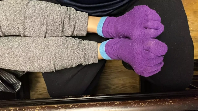 Chilly for those tiny sexy feet and long toes