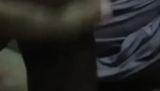 Angel aldatmak için komşularını baştan çıkarmaya çalışıyor