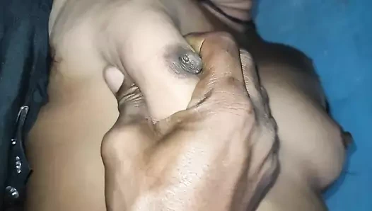 Gujrati bhabhi ne devar ko ghar bulaakar rat ko chut ka pani nikal diya