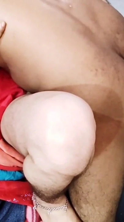 Sex Ki Pyasi Indian Desi Bhabhi Ne Chupke Se Padosi Ke Bade Lund Se Chut Ki Chudai Karwayi Or Lund Ka Pani Chut Per… | Clip 1