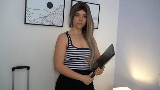 İş arkadaşım odaya giriyor ve onu sikeyim diye götüyle beni baştan çıkarıyor