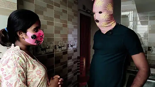 Yaşlı üvey kız kardeş üvey erkek kardeşine mutfakta seks öğretiyor