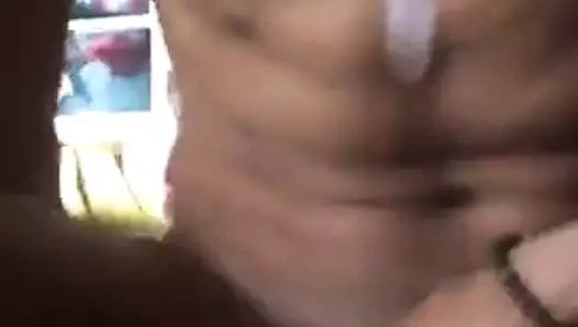 Juan onun deliğinin içinde büyük bir çük seviyor