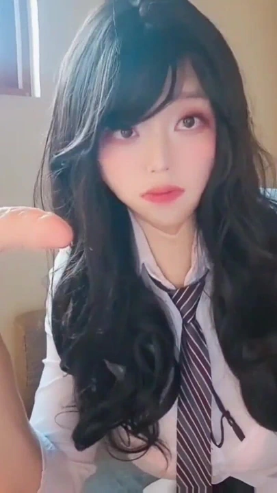 (Eng.sub) Güzel kız öğrenci elf büyük dildolara gırtlağına kadar alıyor, gözyaşları dökülüyor ve bunalmış bir ahegao yapıyor. | Klip 1