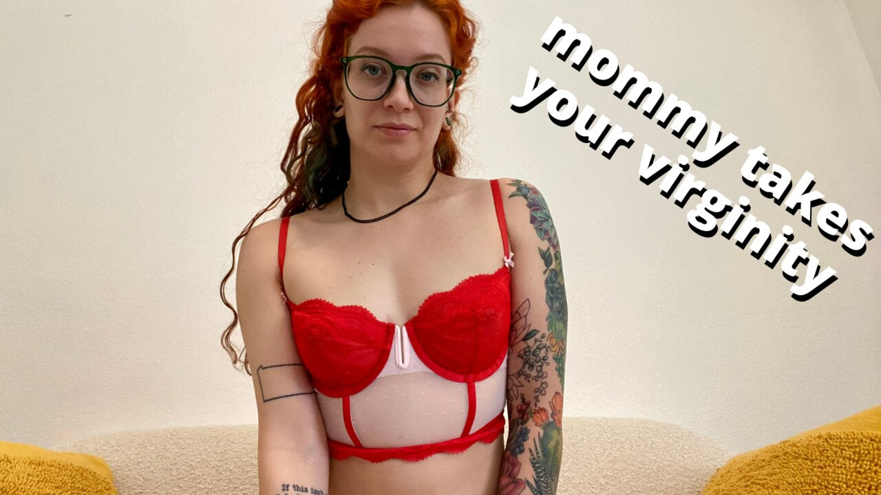 Üvey anne seni seks yaparken yakalar ve bekaretini alır - veggiebabyy birçok videonun tam videosu