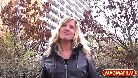 Magma filmi – seksi milf sokakta yakalandı