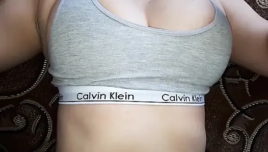 Büyük memeli üvey anne