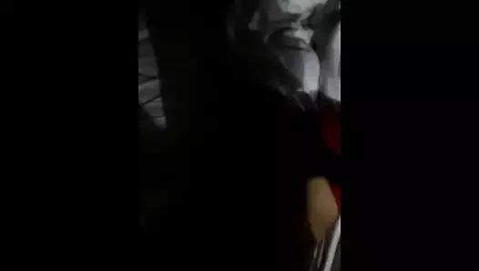 Ateşli kızın paraya ihtiyacı var