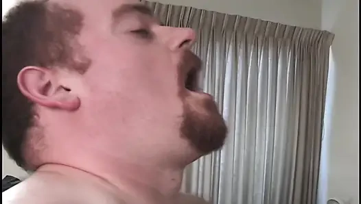 Kocaman siki olan yaşlı bir adam!!