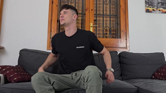 Onu çok sert sevişiyor, video çok güçlü ve tutkulu seksle