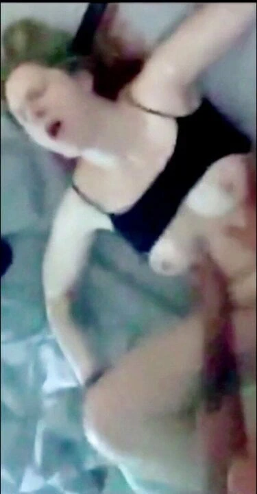 Aldatan karısı üvey oğlunu sikiyor – lütfen bana boşalma