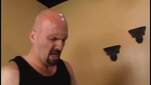 Sürtük iki büyük yarakla sikiliyor