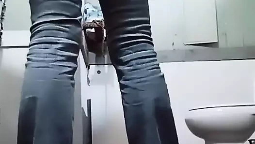 Komşuya Terliklerimi Satıyorum