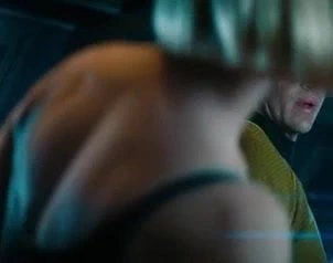 Alice Eve iç çamaşırını görmeni istemiyor