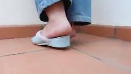 Ayakkabı oyunu mavi terlikler