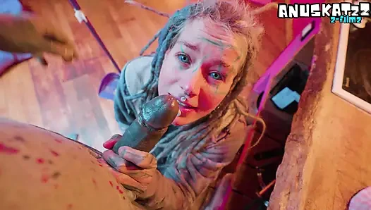 Masum görünümlü hizmetçinin sıkı göt deliği mutfakta mahvoluyor