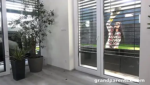 Herkes geçinmek zorunda! Peter X, Rita Black ve GrandParentsx için Saxxana Gold