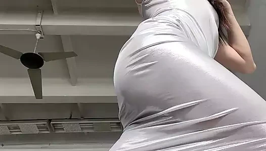 Sıkı transparan elbiseli seksi yoga